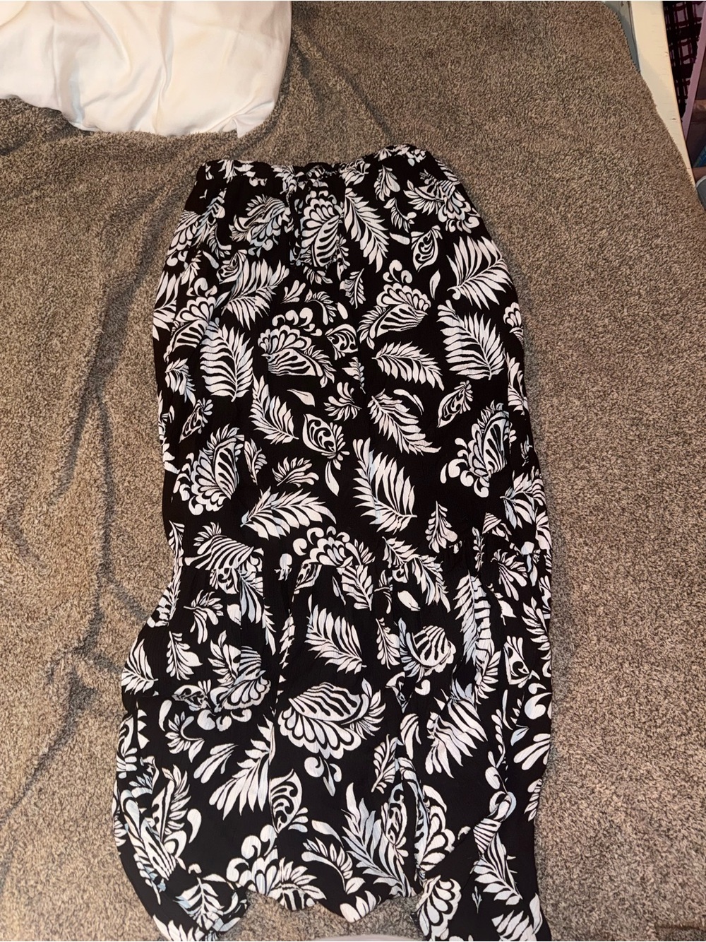Black and White Leaf-Print Maxi Skirt